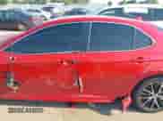 2022 Toyota Camry SE z VIN 4T1G11AK7NU036054, wystawiony jako IAAI lot #43036833 z przebiegiem 106 915 mil mil oraz . Historia ofert i sprzedaży dostępna na DreamBid. Obrazek 15.