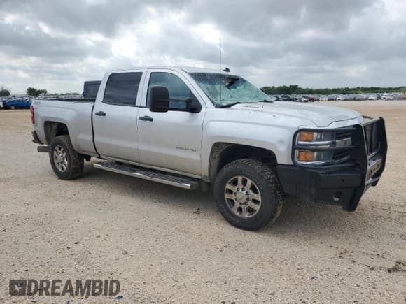✅ 2015 Chevrolet Silverado 2500HD LT • VIN: 1GC1KVE83FF135165 • Лот: 53682285. Опубликован ранее на Copart с пробегом 199 266 миль. Бесплатный доступ к архиву аукционных продаж из США и подробный отчёт об истории автомобиля на DreamBid. Изображение 4.