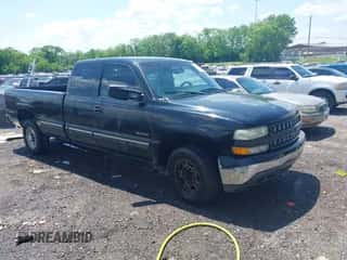 1999 Chevrolet Silverado 2500 LS z VIN 1GCGC29U3XE218776, wystawiony jako IAAI lot #42138051 z przebiegiem 173 626 mil mil oraz . Historia ofert i sprzedaży dostępna na DreamBid. Obrazek 1.