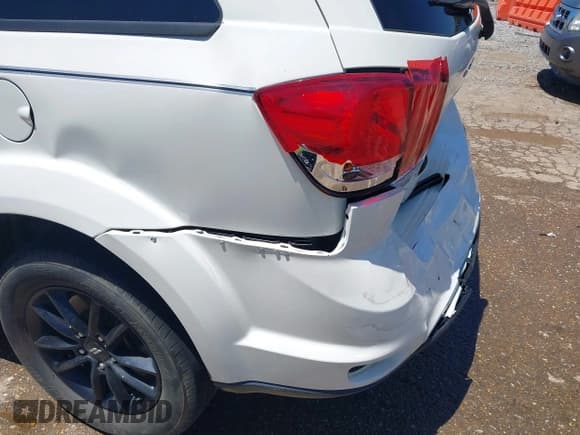 ✅ 2019 Dodge Journey SE • VIN: 3C4PDCBB4KT862579 • Lot: 42322039. Wystawiony na IAAI z przebiegiem 121 672 mil. Bezpłatny archiwum sprzedaży aukcyjnych z USA i szczegółowy raport historii pojazdu na DreamBid. Zdjęcie 17.