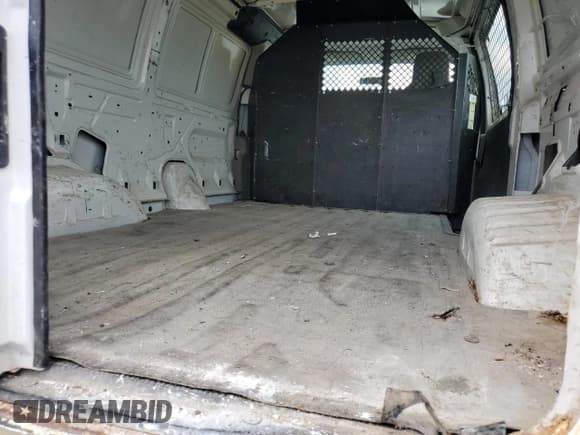 ✅ 2011 Ford Econoline Cargo Commercial • VIN: 1FTNE1EW9BDA46495 • Лот: 61932975. Опубликован ранее на Copart с пробегом 236 854 миль. Бесплатный доступ к архиву аукционных продаж из США и подробный отчёт об истории автомобиля на DreamBid. Изображение 11.