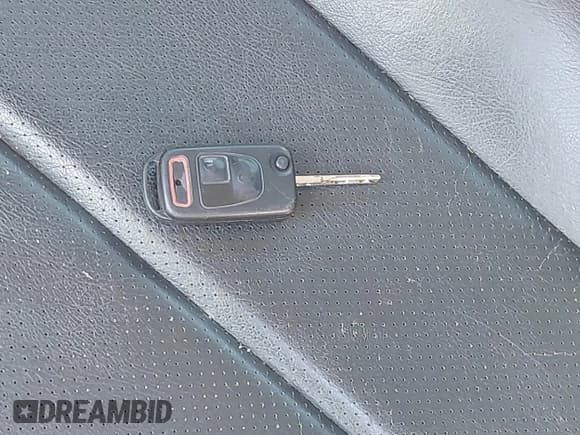 ✅ 2001 Mercedes-Benz SLK 230/320 • VIN: WDBKK65FX1F188655 • Lot: 42572890. Listed on IAAI with 150,639 mi. Free auction sales archive from the USA and detailed vehicle history report at DreamBid. Image 11.