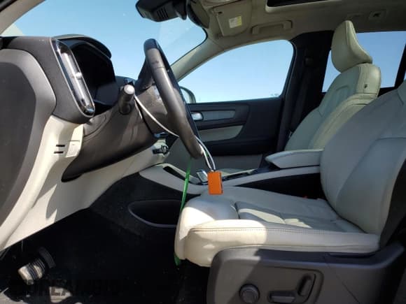 ✅ 2023 Volvo XC40 Plus Dark Theme • VIN: YV4L12UW1P2931333 • Lot: 53039055. Listed on Copart with 43,902 mi. Free auction sales archive from the USA and detailed vehicle history report at DreamBid. Image 7.