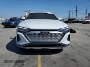 ✅ 2024 Audi Q8 e-tron Premium Plus • VIN: WA15AAGE2RB034558 • Lot: 56741665. Wystawiony na Copart z przebiegiem 642 mil. Bezpłatny archiwum sprzedaży aukcyjnych z USA i szczegółowy raport historii pojazdu na DreamBid. Zdjęcie 5.