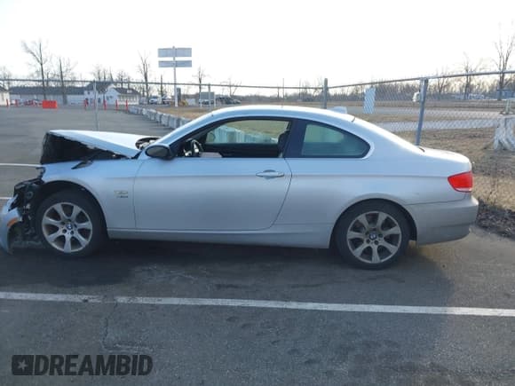 ✅ 2009 BMW 3 Series 335i xDrive • VIN: WBAWC735X9E068501 • Lot: 41726600. Listed on IAAI with 213,395 mi. Free auction sales archive from the USA and detailed vehicle history report at DreamBid. Image 14.