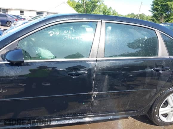 2014 Chevrolet Impala Police Police z VIN 2G1WD5E32E1152784, wystawiony jako IAAI lot #42370670 z przebiegiem 150 931 mil mil oraz . Historia ofert i sprzedaży dostępna na DreamBid. Obrazek 14.