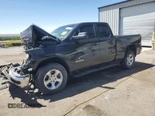 2019 Ram 1500 Tradesman z VIN 1C6SRFCT3KN612276, wystawiony jako Copart lot #56666245 z przebiegiem Nie podano mil oraz Szkoda całkowita • Salvage title. Historia ofert i sprzedaży dostępna na DreamBid. Obrazek 1.