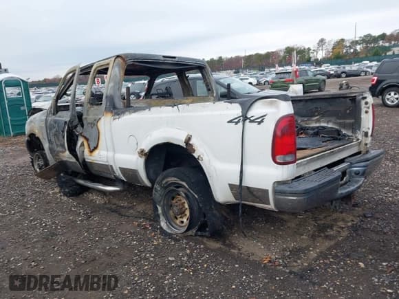 ✅ 2003 Ford F-350 XL • VIN: 1FTSX31PX3EC03518 • Lot: 43732529. Wystawiony na IAAI z przebiegiem 164 746 mil. Bezpłatny archiwum sprzedaży aukcyjnych z USA i szczegółowy raport historii pojazdu na DreamBid. Zdjęcie 3.