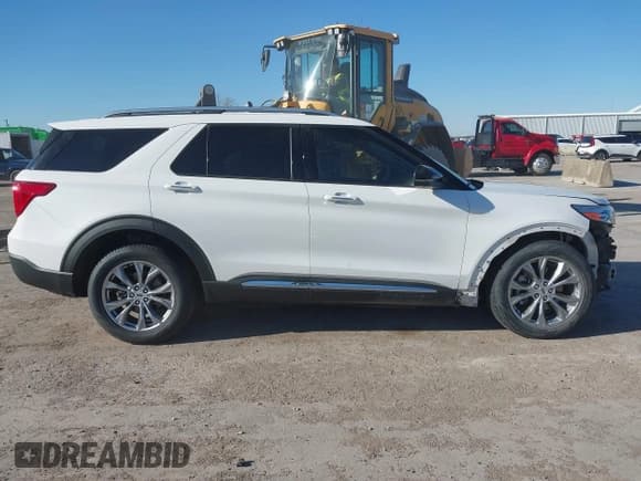 ✅ 2022 Ford Explorer Limited • VIN: 1FMSK7FH0NGA33115 • Lot: 41328784. Wystawiony na IAAI z przebiegiem 48 292 mil. Bezpłatny archiwum sprzedaży aukcyjnych z USA i szczegółowy raport historii pojazdu na DreamBid. Zdjęcie 14.