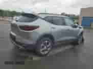 2024 Chevrolet Blazer LT z VIN 3GNKBJR42RS197992, wystawiony jako Copart lot #57789425 z przebiegiem 29 108 mil mil oraz Szkoda całkowita • Salvage title. Historia ofert i sprzedaży dostępna na DreamBid. Obrazek 3.