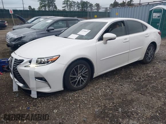 ✅ 2017 Lexus ES 350 • VIN: 58ABK1GG4HU037704 • Лот: 43740047. Опубликован ранее на IAAI с пробегом 107 532 миль. Бесплатный доступ к архиву аукционных продаж из США и подробный отчёт об истории автомобиля на DreamBid. Изображение 2.