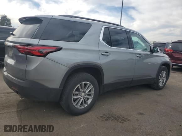 ✅ 2023 Chevrolet Traverse LT Cloth • VIN: 1GNERGKW7PJ138152 • Lot: 82720665. Wystawiony na Copart z przebiegiem 30 523 mil. Bezpłatny archiwum sprzedaży aukcyjnych z USA i szczegółowy raport historii pojazdu na DreamBid. Zdjęcie 3.