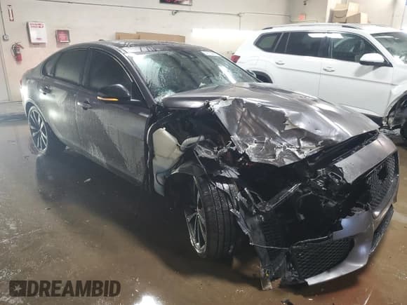 ✅ 2016 Jaguar XF S • VIN: SAJBM4BV0GCY20036 • Lot: 50134235. Wystawiony na Copart z przebiegiem 66 785 mil. Bezpłatny archiwum sprzedaży aukcyjnych z USA i szczegółowy raport historii pojazdu na DreamBid. Zdjęcie 4.