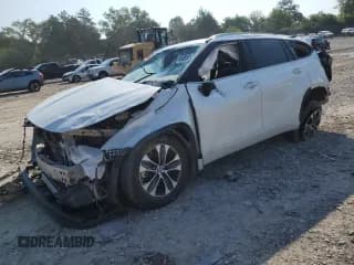 ✅ 2022 Toyota Highlander Hybrid XLE • VIN: 5TDHBRCH4NS560689 • Lot: 68609585. Wystawiony na Copart z przebiegiem 63 784 mil. Bezpłatny archiwum sprzedaży aukcyjnych z USA i szczegółowy raport historii pojazdu na DreamBid. Zdjęcie 1.