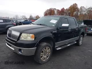 ✅ 2006 Lincoln Mark LT • VIN: 5LTPW18566FJ25283 • Lot: 43668951. Wystawiony na IAAI z przebiegiem 228 940 mil. Bezpłatny archiwum sprzedaży aukcyjnych z USA i szczegółowy raport historii pojazdu na DreamBid. Zdjęcie 2.