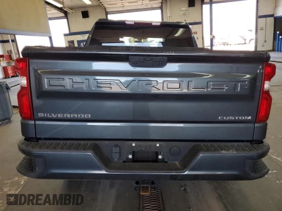 ✅ 2020 Chevrolet Silverado 1500 Custom • VIN: 3GCPYBEH1LG338623 • Lot: 69478224. Wystawiony na Copart z przebiegiem 47 294 mil. Bezpłatny archiwum sprzedaży aukcyjnych z USA i szczegółowy raport historii pojazdu na DreamBid. Zdjęcie 6.