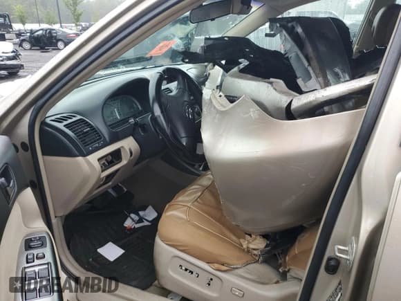 ✅ 2004 Toyota Camry LE • VIN: 4T1BE32K84U831489 • Lot: 69687065. Wystawiony na Copart z przebiegiem 244 593 mil. Bezpłatny archiwum sprzedaży aukcyjnych z USA i szczegółowy raport historii pojazdu na DreamBid. Zdjęcie 7.