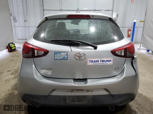 ✅ 2020 Toyota Yaris LE • VIN: 3MYDLBJV1LY706985 • Lot: 68009575. Listed on Copart with 69,406 mi. Free auction sales archive from the USA and detailed vehicle history report at DreamBid. Image 6.