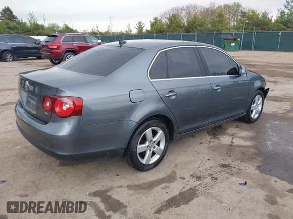 ✅ 2008 Volkswagen Jetta SE • VIN: 3VWRM71K18M135790 • Lot: 42165888. Wystawiony na IAAI z przebiegiem 147 523 mil. Bezpłatny archiwum sprzedaży aukcyjnych z USA i szczegółowy raport historii pojazdu na DreamBid. Zdjęcie 4.