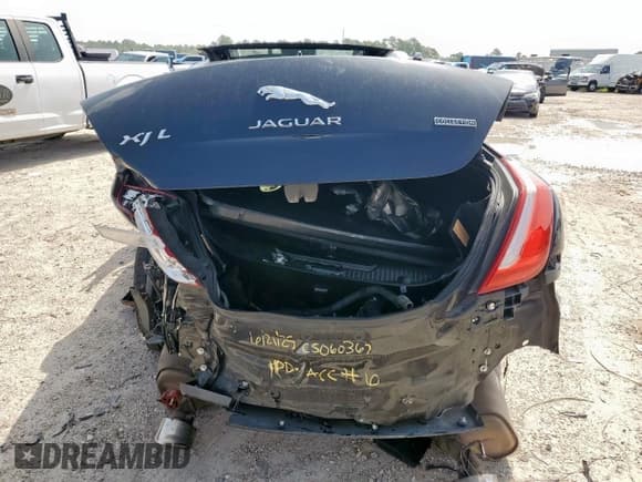 ✅ 2019 Jaguar XJ Supercharged • VIN: SAJWA2GE5KMW22319 • Lot: 62954055. Wystawiony na Copart z przebiegiem Nie podano. Bezpłatny archiwum sprzedaży aukcyjnych z USA i szczegółowy raport historii pojazdu na DreamBid. Zdjęcie 6.