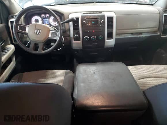 2010 Dodge 1500 ST z VIN 1D7RV1GP2AS102722, wystawiony jako Copart lot #81904244 z przebiegiem 138 515 mil mil oraz Szkoda całkowita • Salvage title. Historia ofert i sprzedaży dostępna na DreamBid. Obrazek 8.