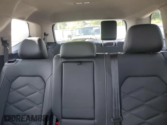 ✅ 2025 Volkswagen Atlas SE • VIN: 1V2WR2CA9SC566500 • Lot: 71627465. Listed on Copart with 3,536 mi. Free auction sales archive from the USA and detailed vehicle history report at DreamBid. Image 10.