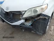 ✅ 2011 Toyota Sienna LE AAS • VIN: 5TDKK3DC4BS033446 • Лот: 43031640. Опубликован ранее на IAAI с пробегом 308 152 миль. Бесплатный доступ к архиву аукционных продаж из США и подробный отчёт об истории автомобиля на DreamBid. Изображение 6.