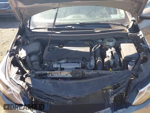 ✅ 2018 Chevrolet Cruze LT • VIN: 1G1BE5SM3J7226199 • Lot: 43466842. Listed on IAAI with 67,601 mi. Free auction sales archive from the USA and detailed vehicle history report at DreamBid. Image 10.