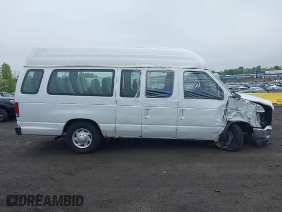 ✅ 2012 Ford Econoline Cargo Commercial • VIN: 1FTNS2EWXCDA42892 • Lot: 42219642. Wystawiony na IAAI z przebiegiem 199 728 mil. Bezpłatny archiwum sprzedaży aukcyjnych z USA i szczegółowy raport historii pojazdu na DreamBid. Zdjęcie 13.