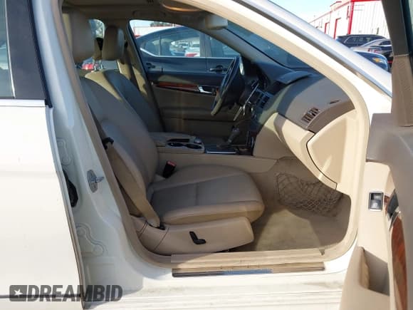 ✅ 2011 Mercedes-Benz C 300 Sport • VIN: WDDGF5EB3BA509135 • Lot: 43668244. Listed on IAAI with 87,271 mi. Free auction sales archive from the USA and detailed vehicle history report at DreamBid. Image 5.