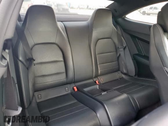 ✅ 2015 Mercedes-Benz C 250 • VIN: WDDGJ4HBXFG392130 • Lot: 84479325. Wystawiony na Copart z przebiegiem 113 683 mil. Bezpłatny archiwum sprzedaży aukcyjnych z USA i szczegółowy raport historii pojazdu na DreamBid. Zdjęcie 10.