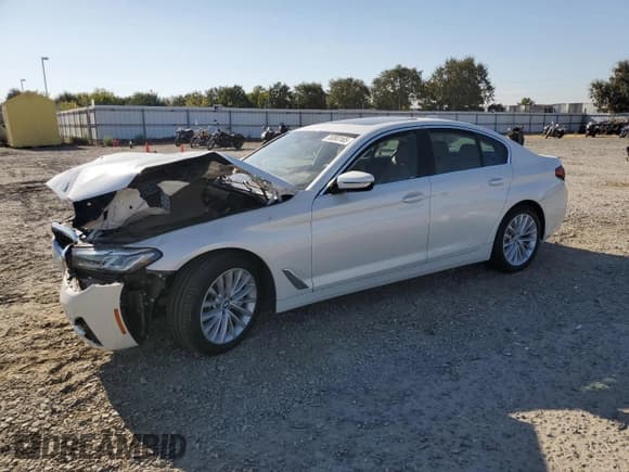 ✅ 2022 BMW 5 Series 530i • VIN: WBA53BH02NWX38896 • Лот: 70303165. Опубликован ранее на Copart с пробегом Не указан. Бесплатный доступ к архиву аукционных продаж из США и подробный отчёт об истории автомобиля на DreamBid. Изображение 1.