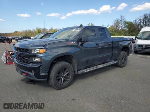 ✅ 2020 Chevrolet Silverado 1500 Custom Trail Boss • VIN: 1GCRYCEH0LZ256168 • Lot: 81438125. Wystawiony na Copart z przebiegiem 44 530 mil. Bezpłatny archiwum sprzedaży aukcyjnych z USA i szczegółowy raport historii pojazdu na DreamBid. Zdjęcie 1.