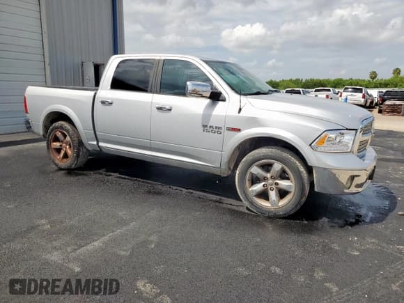 ✅ 2015 Ram 1500 Laramie • VIN: 1C6RR6NM7FS578001 • Lot: 70468465. Wystawiony na Copart z przebiegiem 177 594 mil. Bezpłatny archiwum sprzedaży aukcyjnych z USA i szczegółowy raport historii pojazdu na DreamBid. Zdjęcie 4.