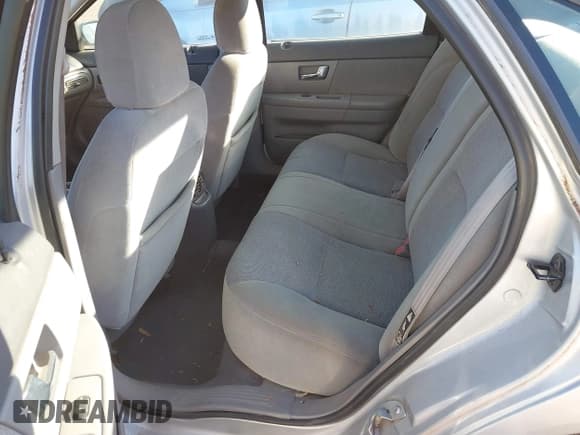 ✅ 2000 Ford Taurus SES • VIN: 1FAFP55S5YA139047 • Lot: 43899558. Wystawiony na IAAI z przebiegiem 125 218 mil. Bezpłatny archiwum sprzedaży aukcyjnych z USA i szczegółowy raport historii pojazdu na DreamBid. Zdjęcie 8.