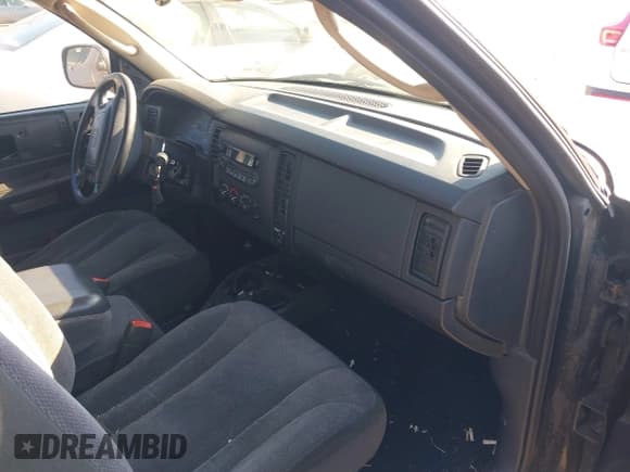 ✅ 2001 Dodge Dakota • VIN: 1B7GL22X11S307842 • Lot: 41484381. Wystawiony na IAAI z przebiegiem 154 012 mil. Bezpłatny archiwum sprzedaży aukcyjnych z USA i szczegółowy raport historii pojazdu na DreamBid. Zdjęcie 5.