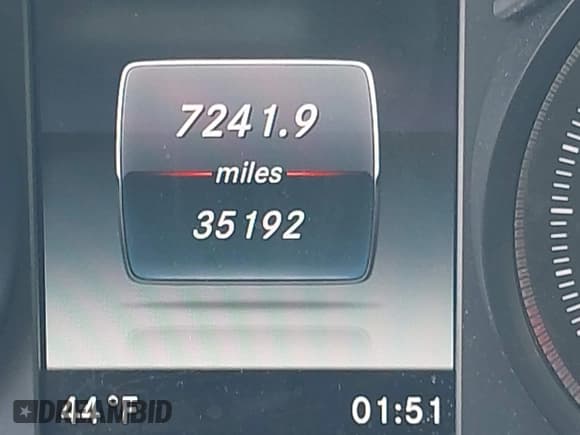 ✅ 2018 Mercedes-Benz C 300 • VIN: 55SWF4KBXJU282471 • Lot: 41702125. Wystawiony na IAAI z przebiegiem 35 192 mil. Bezpłatny archiwum sprzedaży aukcyjnych z USA i szczegółowy raport historii pojazdu na DreamBid. Zdjęcie 15.