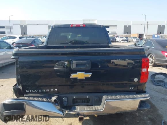 ✅ 2018 Chevrolet Silverado 1500 LT • VIN: 3GCPCREC3JG645106 • Lot: 42907605. Wystawiony na IAAI z przebiegiem 187 150 mil. Bezpłatny archiwum sprzedaży aukcyjnych z USA i szczegółowy raport historii pojazdu na DreamBid. Zdjęcie 16.
