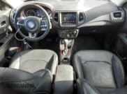 ✅ 2017 Jeep Compass Trailhawk • VIN: 3C4NJDDB7HT635267 • Lot: 89652195. Wystawiony na Copart z przebiegiem 90 285 mil. Bezpłatny archiwum sprzedaży aukcyjnych z USA i szczegółowy raport historii pojazdu na DreamBid. Zdjęcie 8.