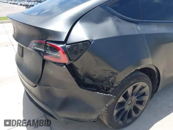 ✅ 2021 Tesla Model Y Standard Range • VIN: 5YJYGDED7MF103893 • Lot: 42892555. Listed on IAAI with 102,946 mi. Free auction sales archive from the USA and detailed vehicle history report at DreamBid. Image 6.