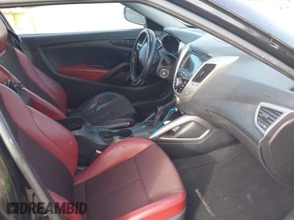 ✅ 2013 Hyundai Veloster w/Gray Int • VIN: KMHTC6AD1DU141372 • Lot: 41349170. Wystawiony na IAAI z przebiegiem Nie podano. Bezpłatny archiwum sprzedaży aukcyjnych z USA i szczegółowy raport historii pojazdu na DreamBid. Zdjęcie 5.