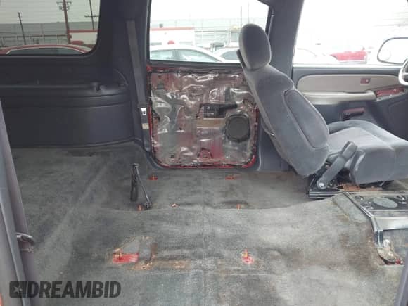 2000 Chevrolet Suburban LT с VIN 3GNFK16T4YG152972, выставлен на аукционе IAAI как лот 42171645 с пробегом Не указан миль и . История ставок и продаж доступна на DreamBid. Изображение 8.