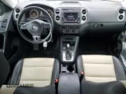 ✅ 2016 Volkswagen Tiguan S • VIN: WVGAV7AX0GW574191 • Lot: 85672445. Wystawiony na Copart z przebiegiem 80 593 mil. Bezpłatny archiwum sprzedaży aukcyjnych z USA i szczegółowy raport historii pojazdu na DreamBid. Zdjęcie 8.