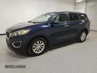 ✅ 2017 Kia Sorento LX • VIN: 5XYPG4A38HG193370 • Лот: 90998765. Опубликован ранее на Copart с пробегом 111 864 миль. Бесплатный доступ к архиву аукционных продаж из США и подробный отчёт об истории автомобиля на DreamBid. Изображение 1.