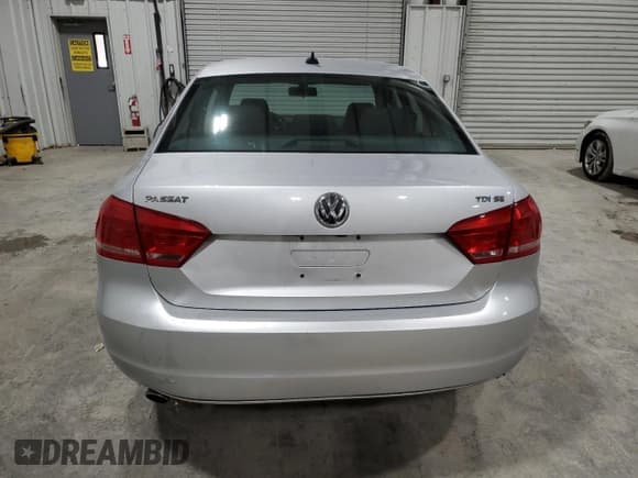 ✅ 2015 Volkswagen Passat SE • VIN: 1VWBV7A36FC068397 • Лот: 92994865. Опубликован ранее на Copart с пробегом 115 419 миль. Бесплатный доступ к архиву аукционных продаж из США и подробный отчёт об истории автомобиля на DreamBid. Изображение 6.