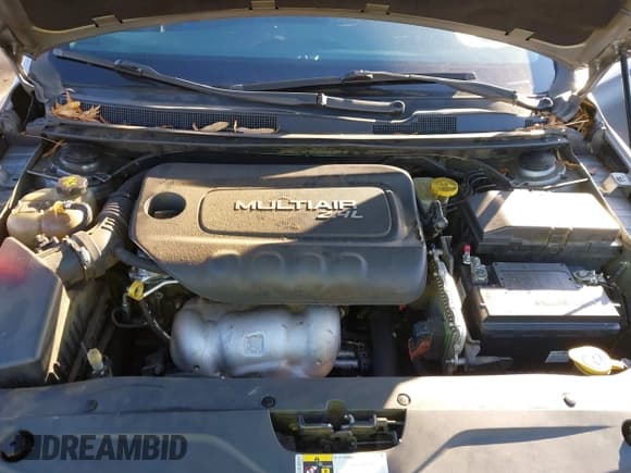 ✅ 2016 Chrysler 200 Limited • VIN: 1C3CCCAB1GN156488 • Lot: 43700951. Wystawiony na IAAI z przebiegiem 263 128 mil. Bezpłatny archiwum sprzedaży aukcyjnych z USA i szczegółowy raport historii pojazdu na DreamBid. Zdjęcie 10.