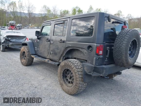 ✅ 2018 Jeep Wrangler Unlimited Sport S • VIN: 1C4HJWDG2JL930461 • Lot: 42042644. Listed on IAAI with 136,530 mi. Free auction sales archive from the USA and detailed vehicle history report at DreamBid. Image 3.