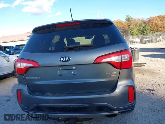 ✅ 2015 Kia Sorento SX • VIN: 5XYKWDA78FG558336 • Lot: 43619659. Wystawiony na IAAI z przebiegiem 167 999 mil. Bezpłatny archiwum sprzedaży aukcyjnych z USA i szczegółowy raport historii pojazdu na DreamBid. Zdjęcie 16.