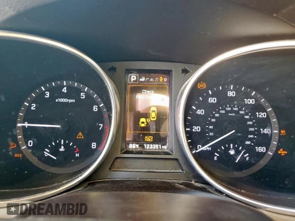 ✅ 2017 Hyundai Santa Fe Ultimate • VIN: 5XYZW4LA9HG422338 • Lot: 92806605. Listed on Copart with 123,351 mi. Free auction sales archive from the USA and detailed vehicle history report at DreamBid. Image 9.