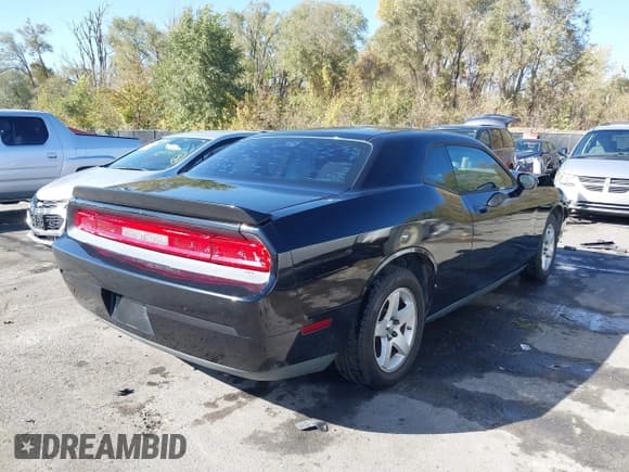 ✅ 2009 Dodge Challenger SE • VIN: 2B3LJ44V89H588439 • Lot: 40663211. Wystawiony na IAAI z przebiegiem 172 655 mil. Bezpłatny archiwum sprzedaży aukcyjnych z USA i szczegółowy raport historii pojazdu na DreamBid. Zdjęcie 4.